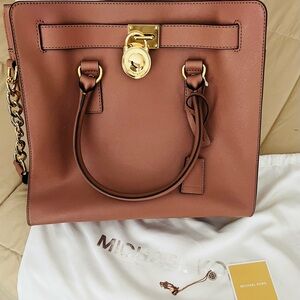 Dusty Rose Michael Kors purse like new. Comes with dust bag.